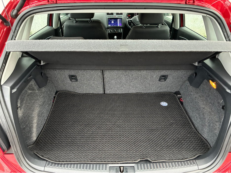 2014 Volkswagen Polo - image 9