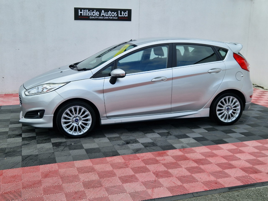 2016 Ford Fiesta - image 5