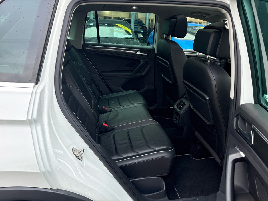 2020 Volkswagen Tiguan - image 10