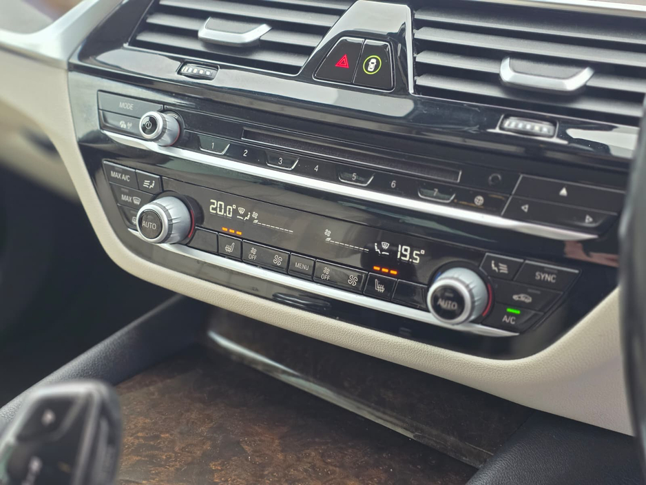 2018 BMW 5 Series - image 13