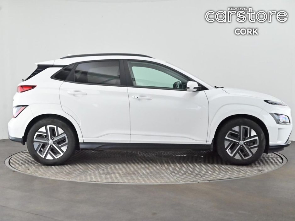 2023 Hyundai Kona - image 2