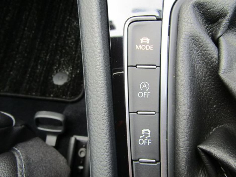 2015 Volkswagen Golf GOLF R ESTATE AWD 5DR Auto €21,950