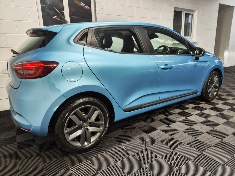 2022 Renault Clio - image 15