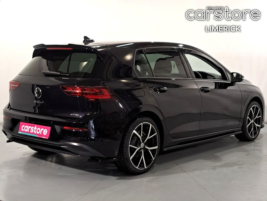 2022 Volkswagen Golf - image 3