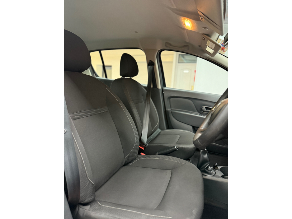 2020 Dacia Sandero - image 11