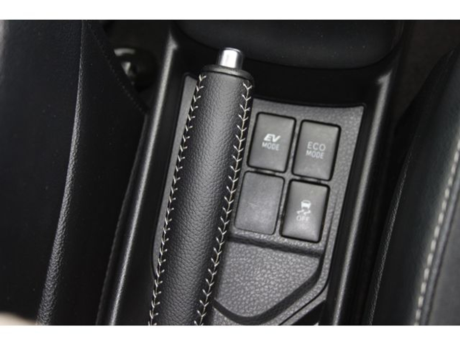 2016 Toyota Yaris - image 14