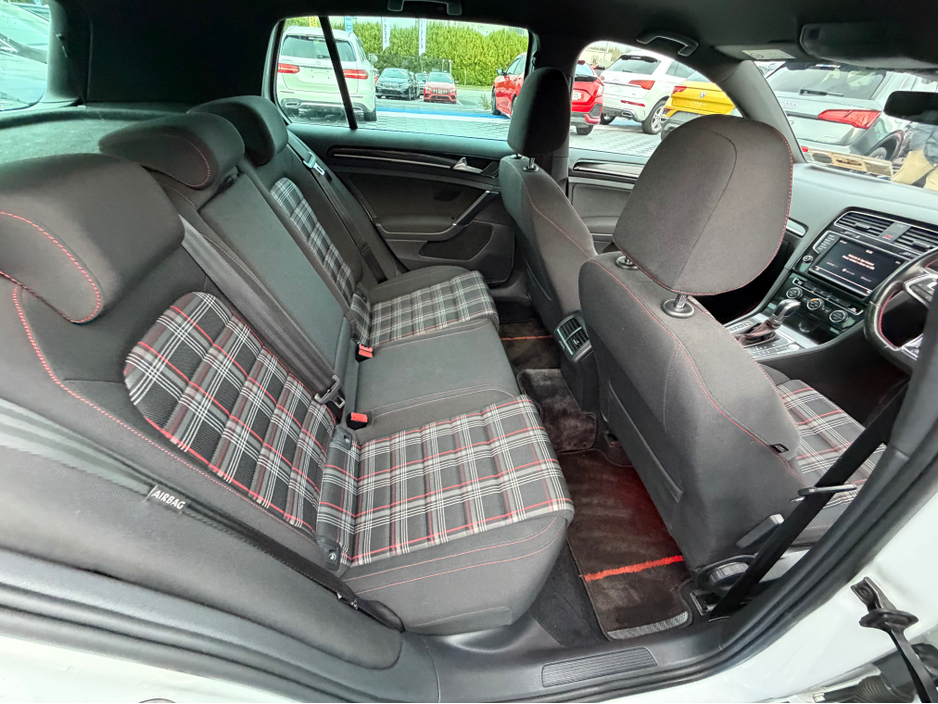 2017 Volkswagen Golf - image 29