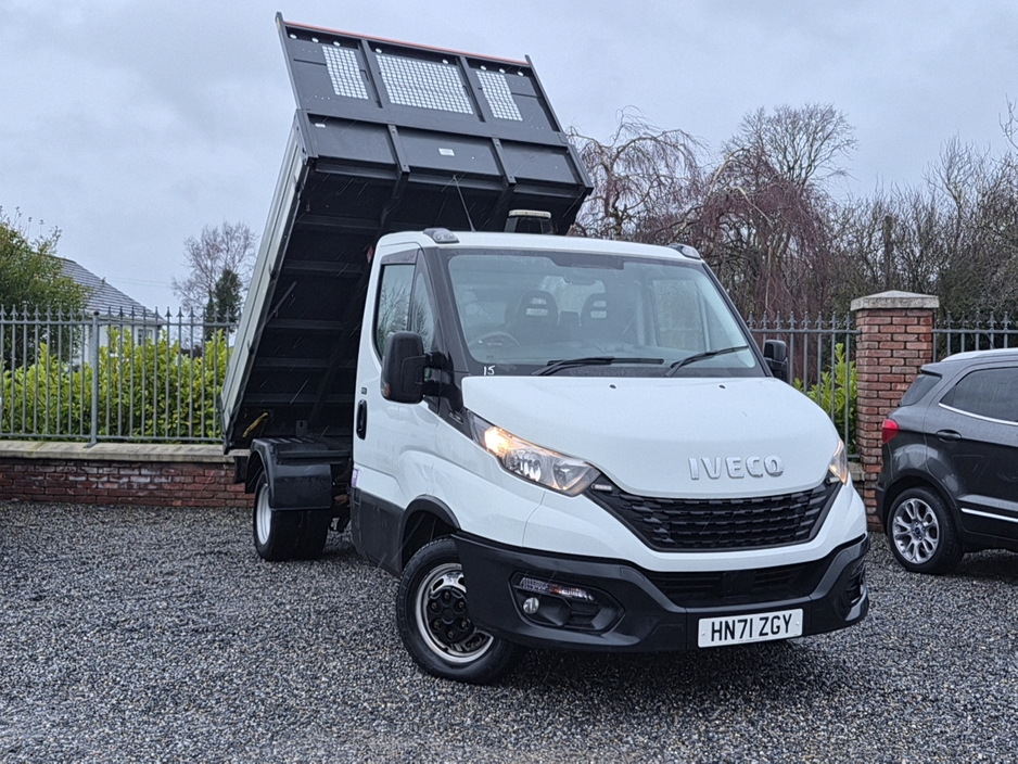 2021 Iveco Daily T35-140  Tipper with 3 seats in front and flashing beacon lights, only 39,000 miles.