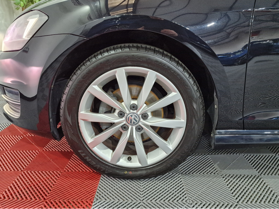 2013 Volkswagen Golf - image 29