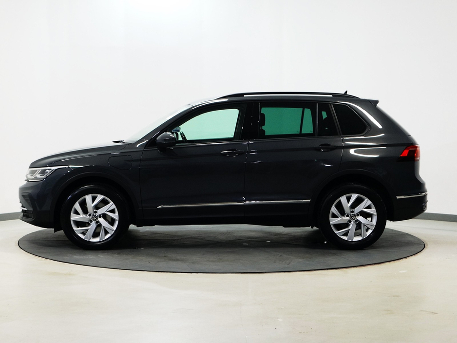2022 Volkswagen Tiguan *98* LIFE TSI PHEV S-A DSG €29,700