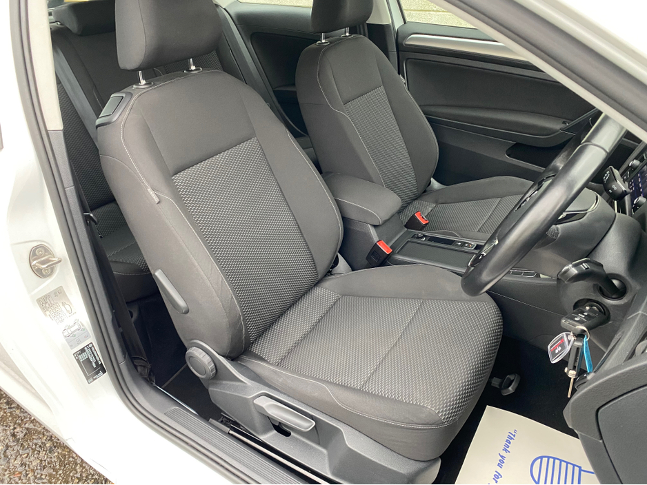 2019 Volkswagen Golf - image 13