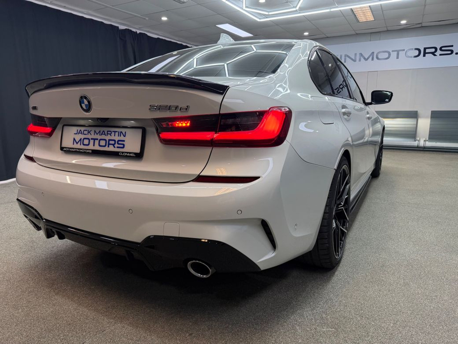 2019 BMW 3 Series - image 14