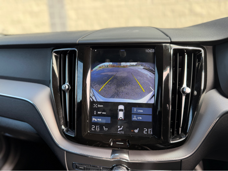 2018 Volvo XC60 - image 29