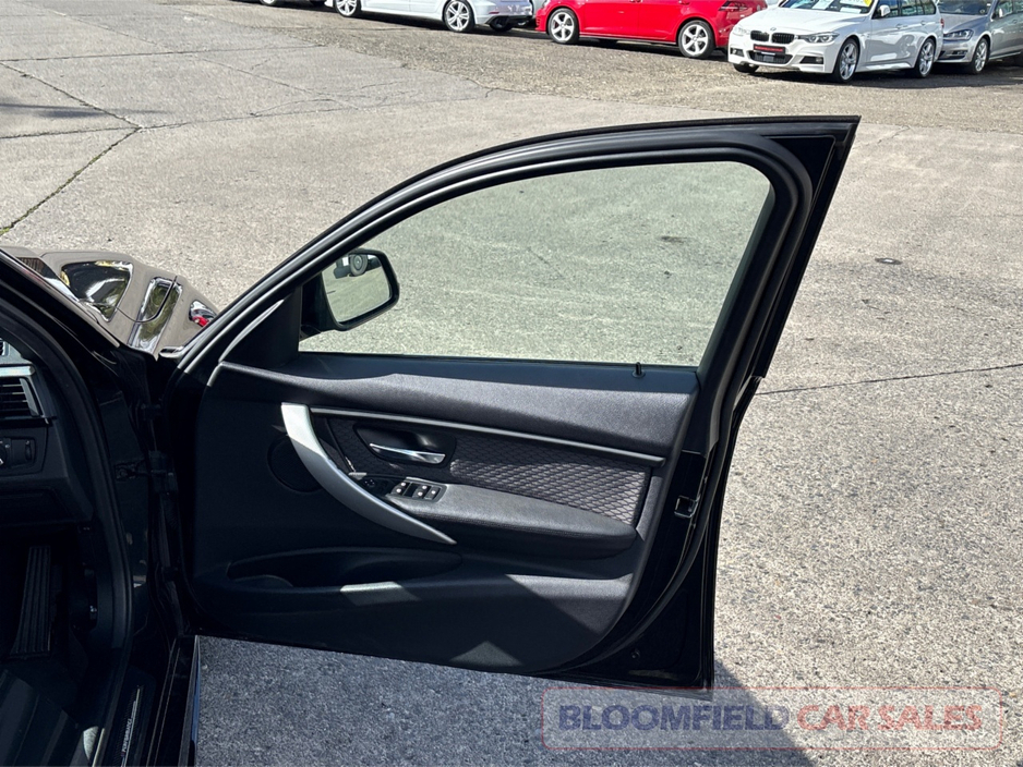 2015 BMW 3 Series - image 30