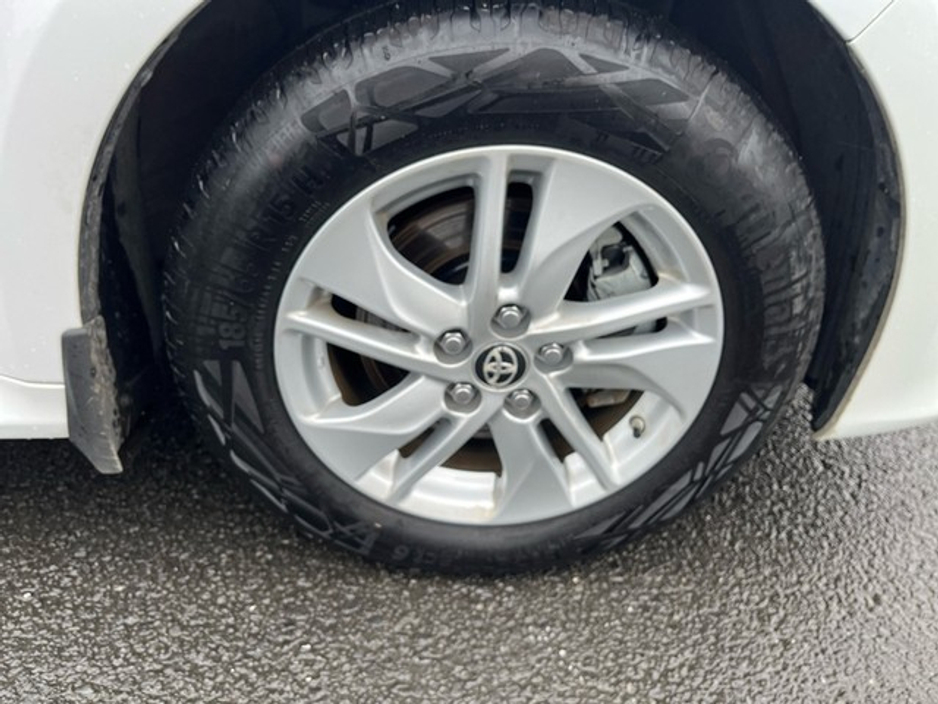 2025 Toyota Yaris - image 15