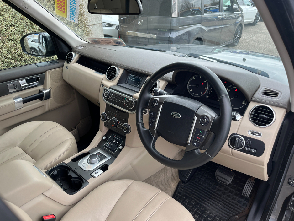 2015 Land Rover Discovery - image 15