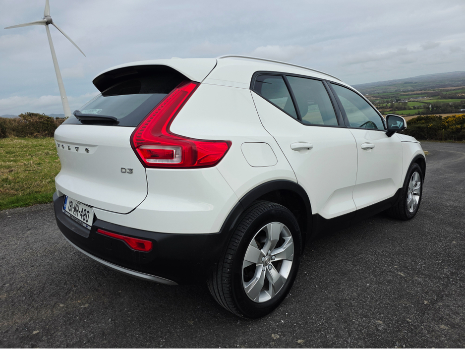 2019 Volvo XC40 - image 9