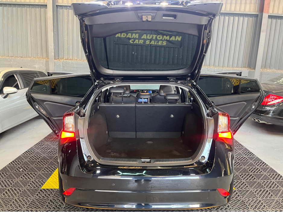 2020 Toyota Prius - image 11