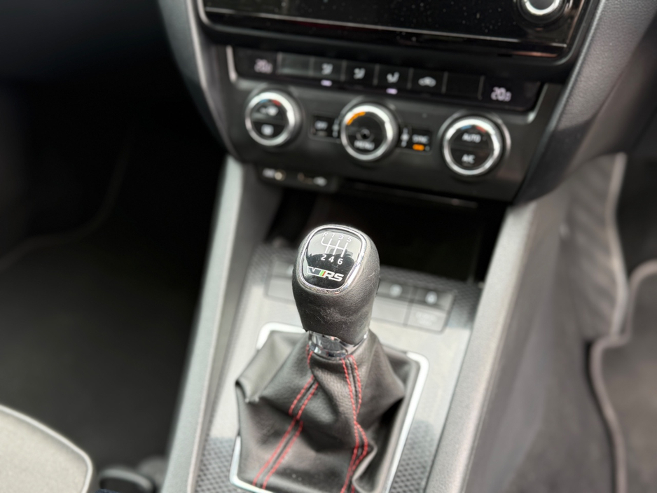2016 Skoda Octavia - image 27