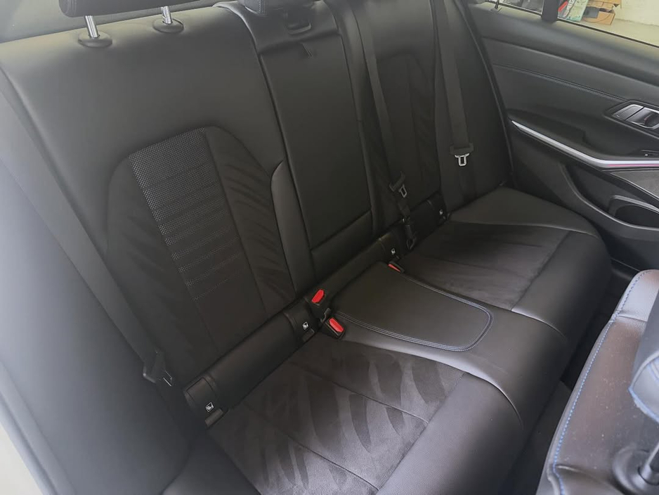 2022 BMW 3 Series - image 22