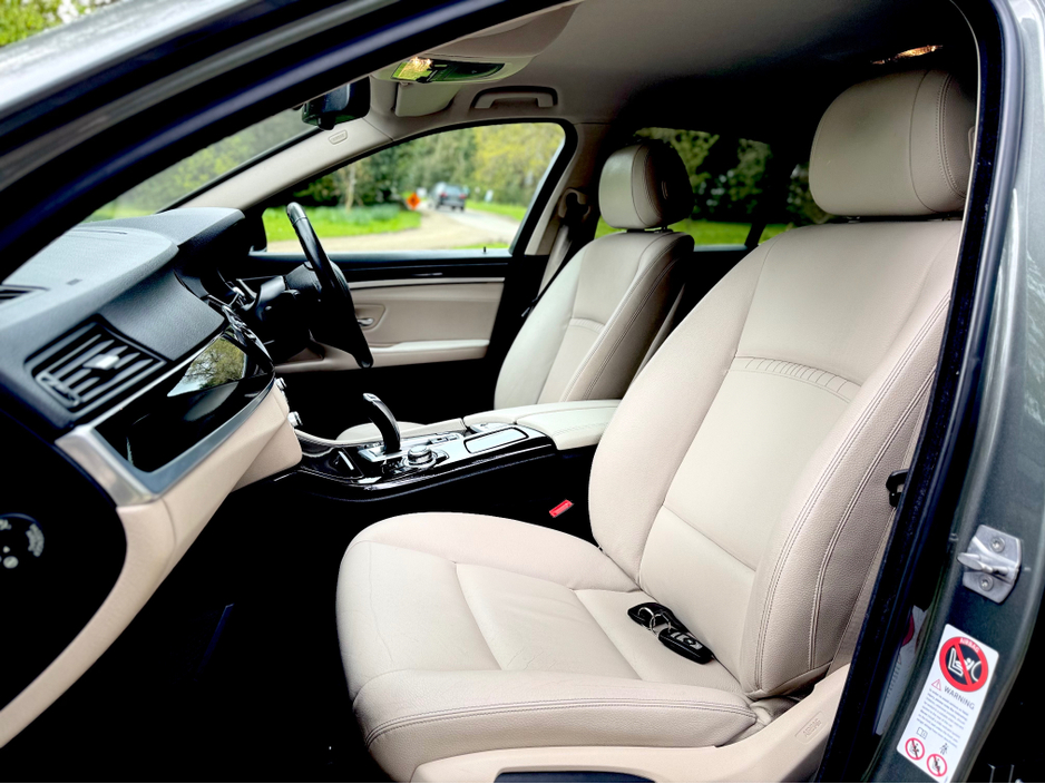 2015 BMW 5 Series - image 8