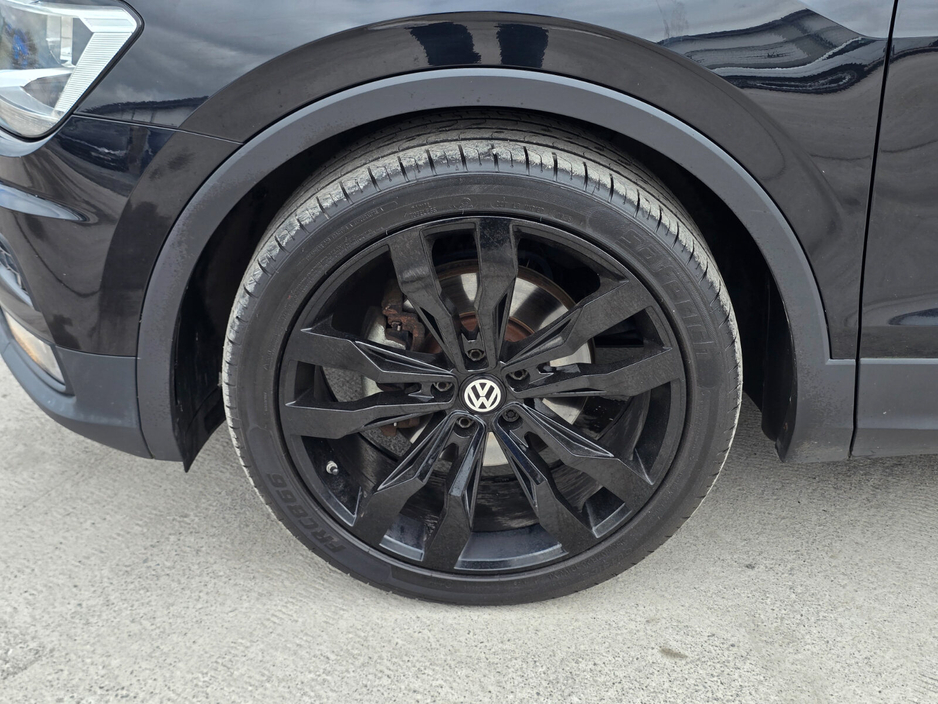2017 Volkswagen Tiguan - image 16