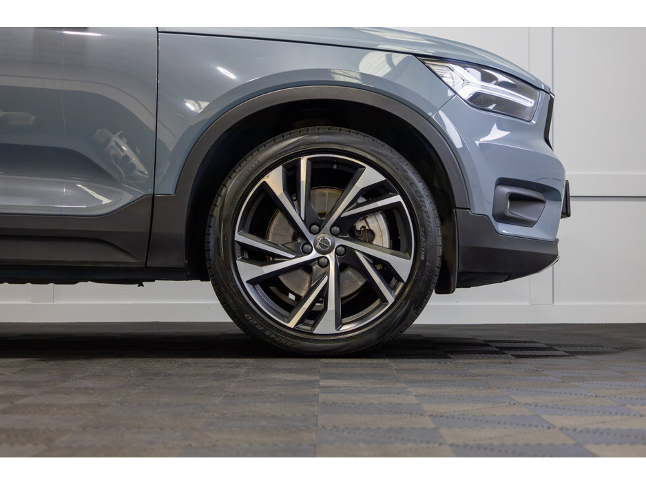 2020 Volvo XC40 - image 7