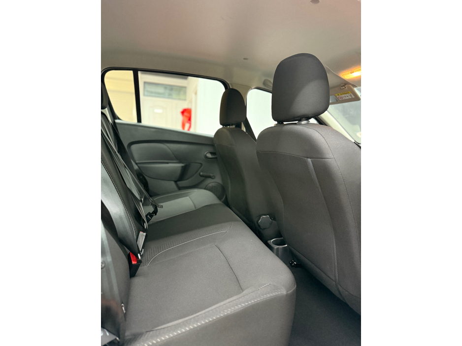 2020 Dacia Sandero - image 13