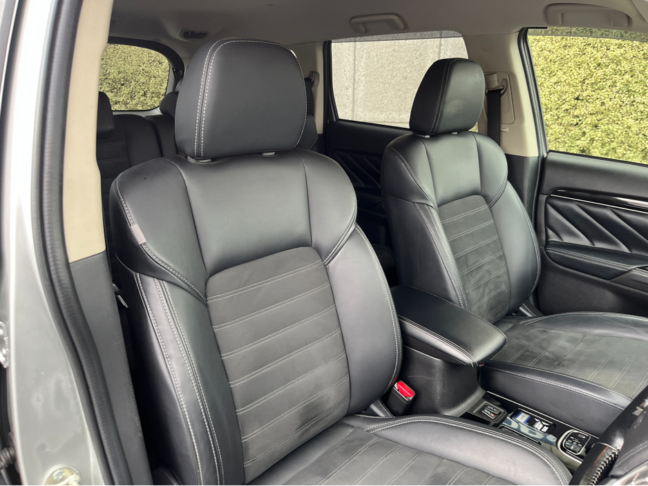 2020 Mitsubishi Outlander G 4WD AUTOMATIC PHEV 2.4 PETROL //HIGH SPEC//HALF LEATHER ELECTRIC HEATED SEATS//HEATED STEERING WHEEL//REVERSE CAMERA//KEYLESS ENTRY// €24,950