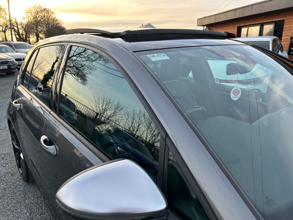 2017 Volkswagen Golf - image 32