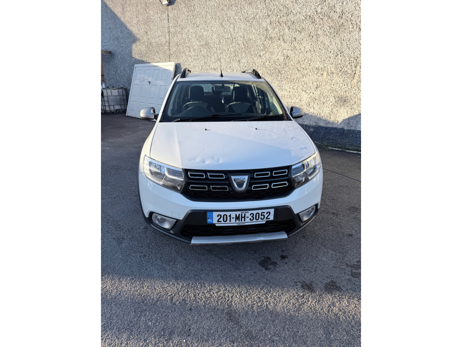 2020 Dacia Sandero Stepway - image 3