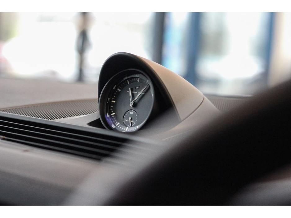 2023 Porsche Panamera - image 33