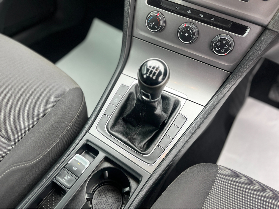 2017 Volkswagen Golf - image 14