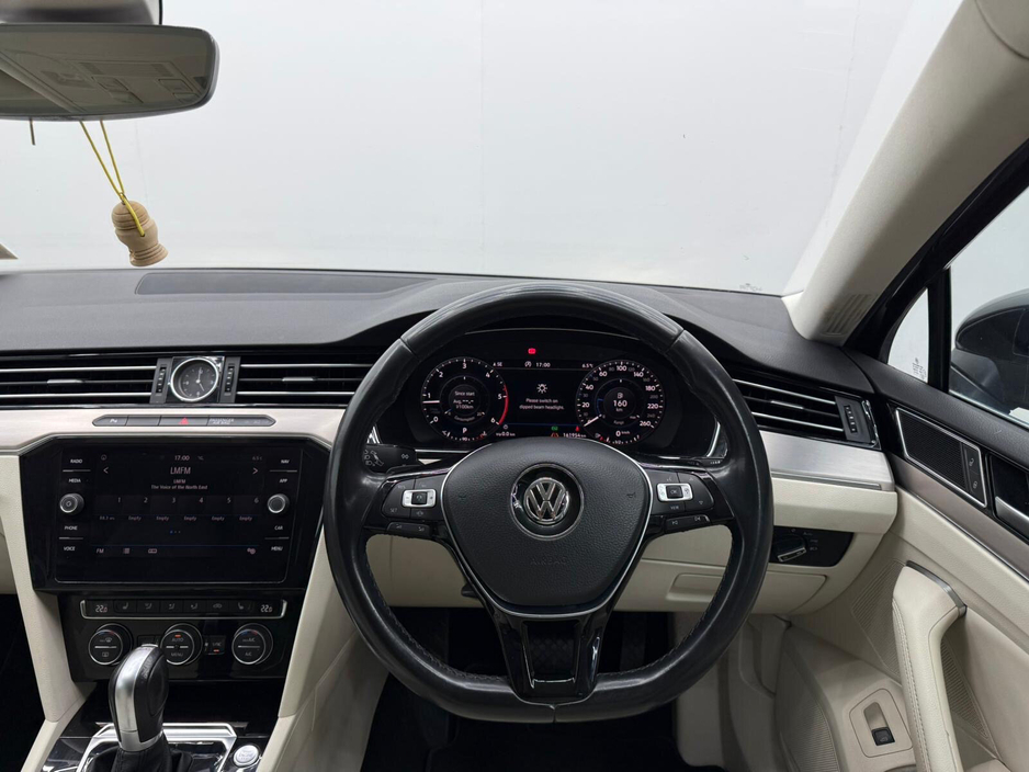 2019 Volkswagen Passat - image 10