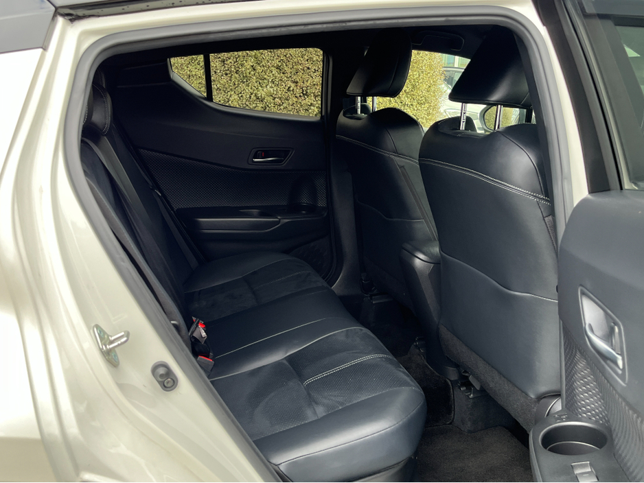 2020 Toyota C-HR - image 9