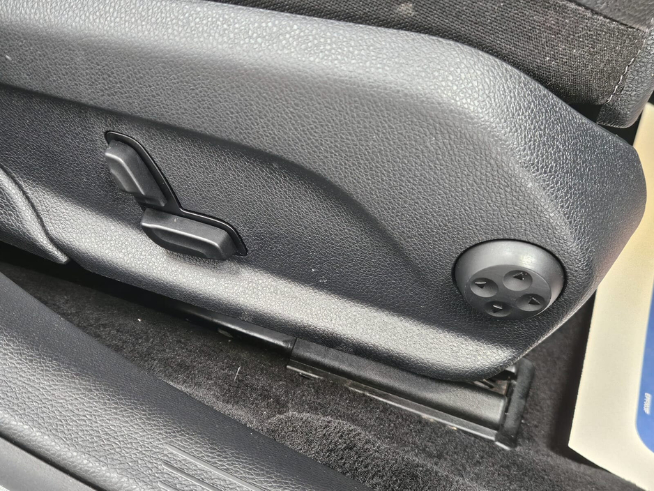 2016 Mercedes-Benz C Class - image 8