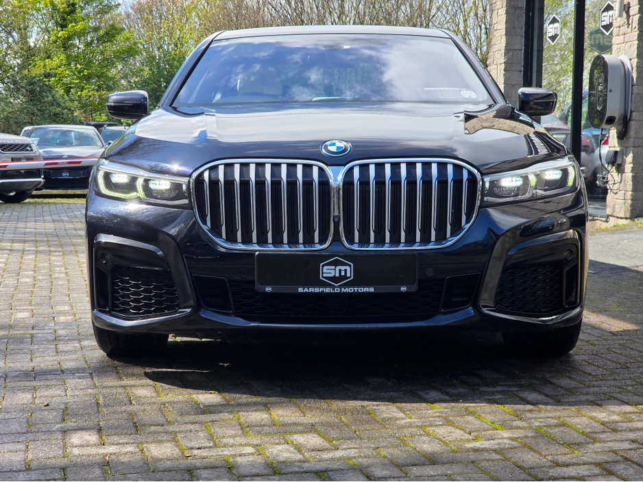 2022 BMW 7 Series - image 6