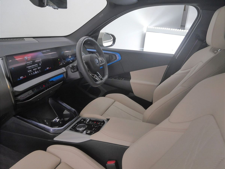 2025 BMW X3 - image 7