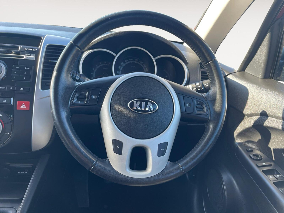 2014 Kia Venga - image 13