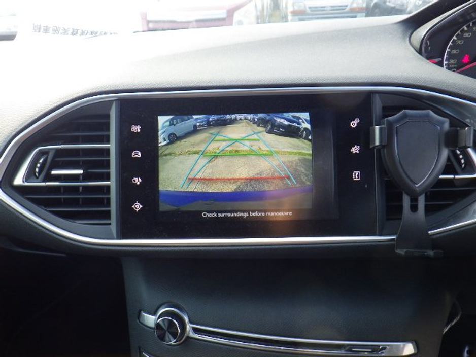 2017 Peugeot 308 - image 9