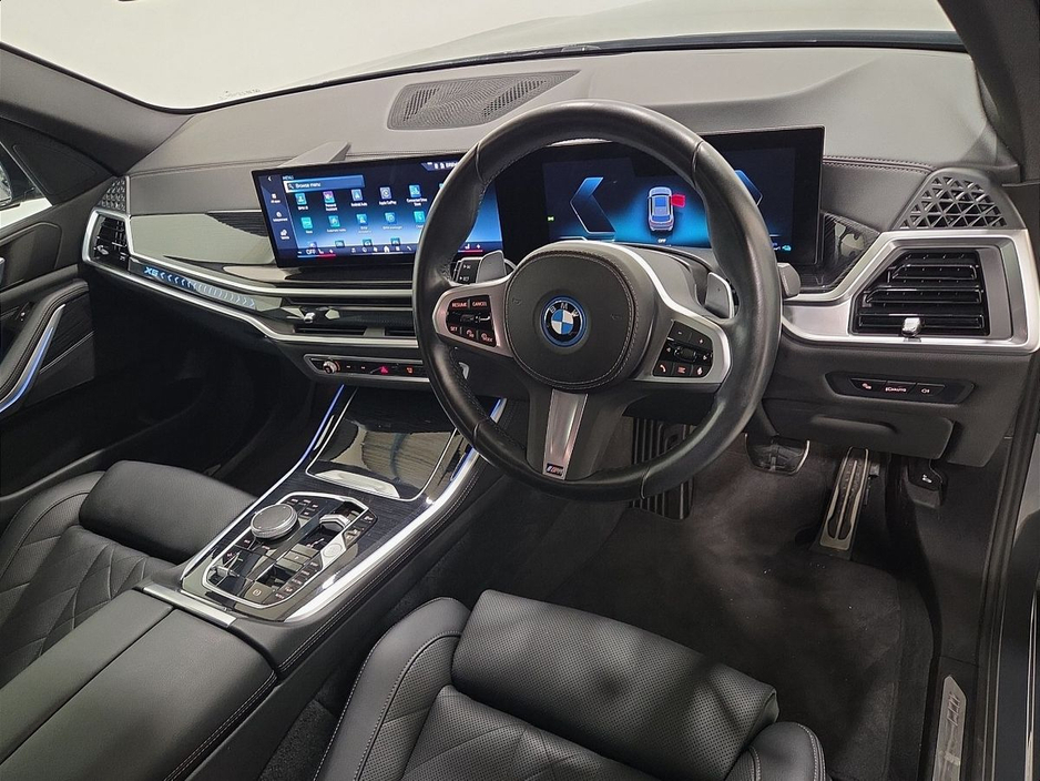 2023 BMW X5 - image 6