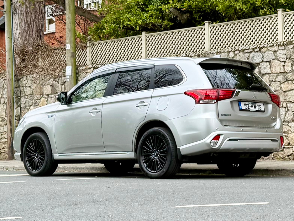 2019 Mitsubishi Outlander - image 8