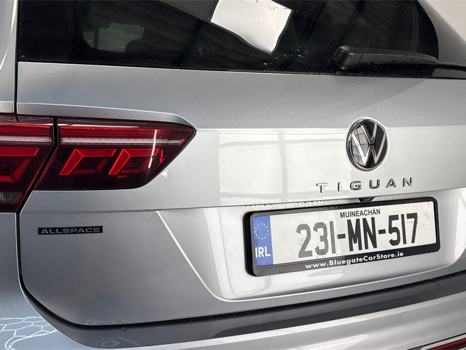 2023 Volkswagen Tiguan R-LINE 2.0 TDI AUTOMATIC 7 SEATER**PANORAMIC SUNROOF**HEATED MULTIFUNCTIONAL STEERING WHEEL**DIGITAL DASH**HEATED FRONT SEATS**REVERSE CAMERA**BLACK LEATHER INTERIOR**KEYLESS ENTRY**APPLE CARPLAY** €42,995