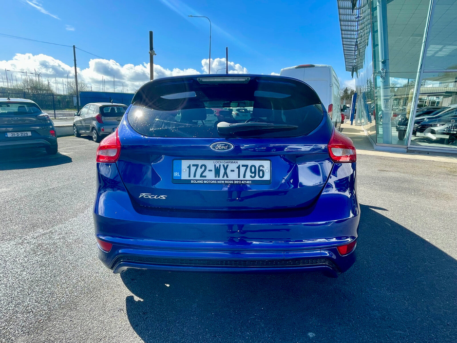 2017 Ford Focus - image 4