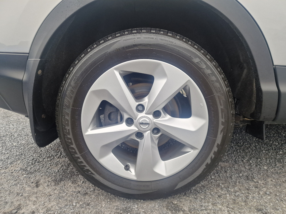 2021 Nissan Qashqai - image 4