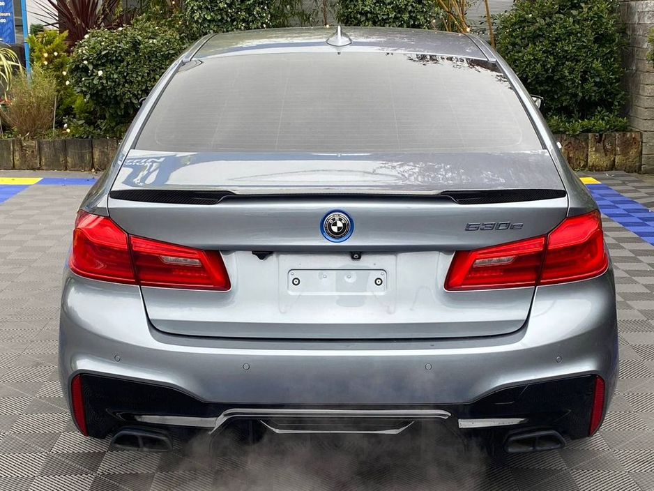 2018 BMW 5 Series - image 17