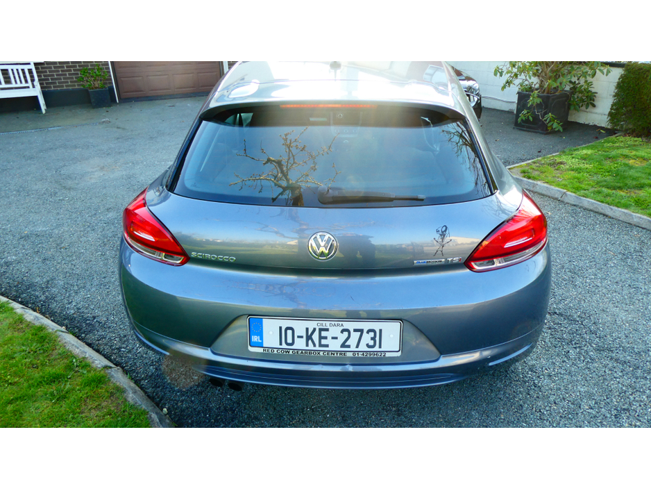 2010 Volkswagen Scirocco - image 7