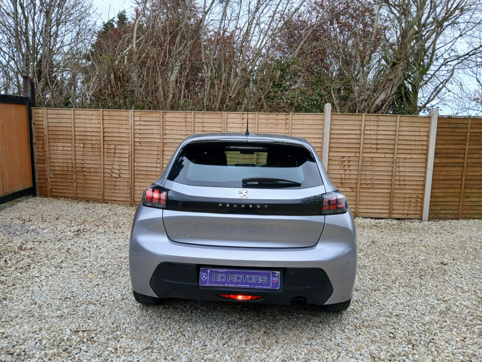 2022 Peugeot 208 - image 9