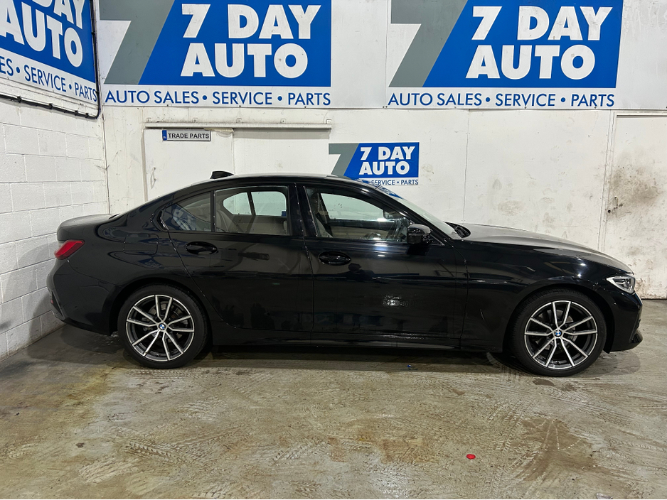 2019 BMW 3 Series - image 3