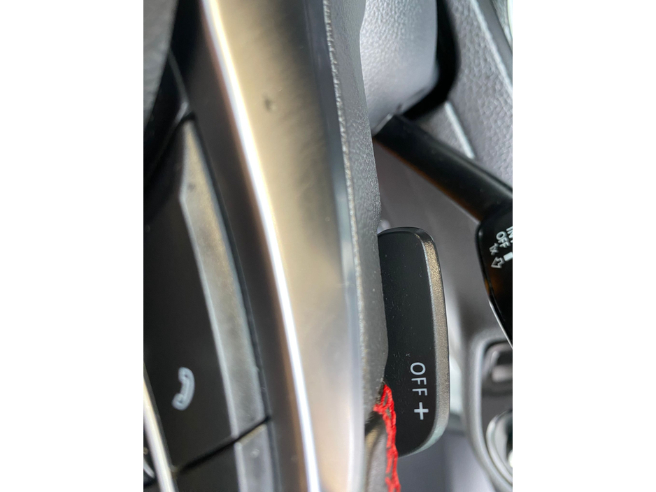 2016 Volkswagen Golf - image 22